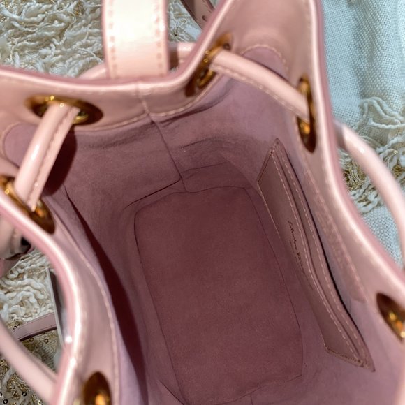 Salvatore Ferragamo City Quilted Gancio Bucket Bag - Picture 8 of 16